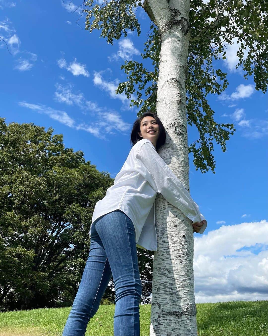CHIAKIさんのインスタグラム写真 - (CHIAKIInstagram)「Power🌳 自然の中にいると、青空と木と綺麗な空気があれば充分だなぁと思う🌱」9月5日 19時10分 - cjd_chiaki