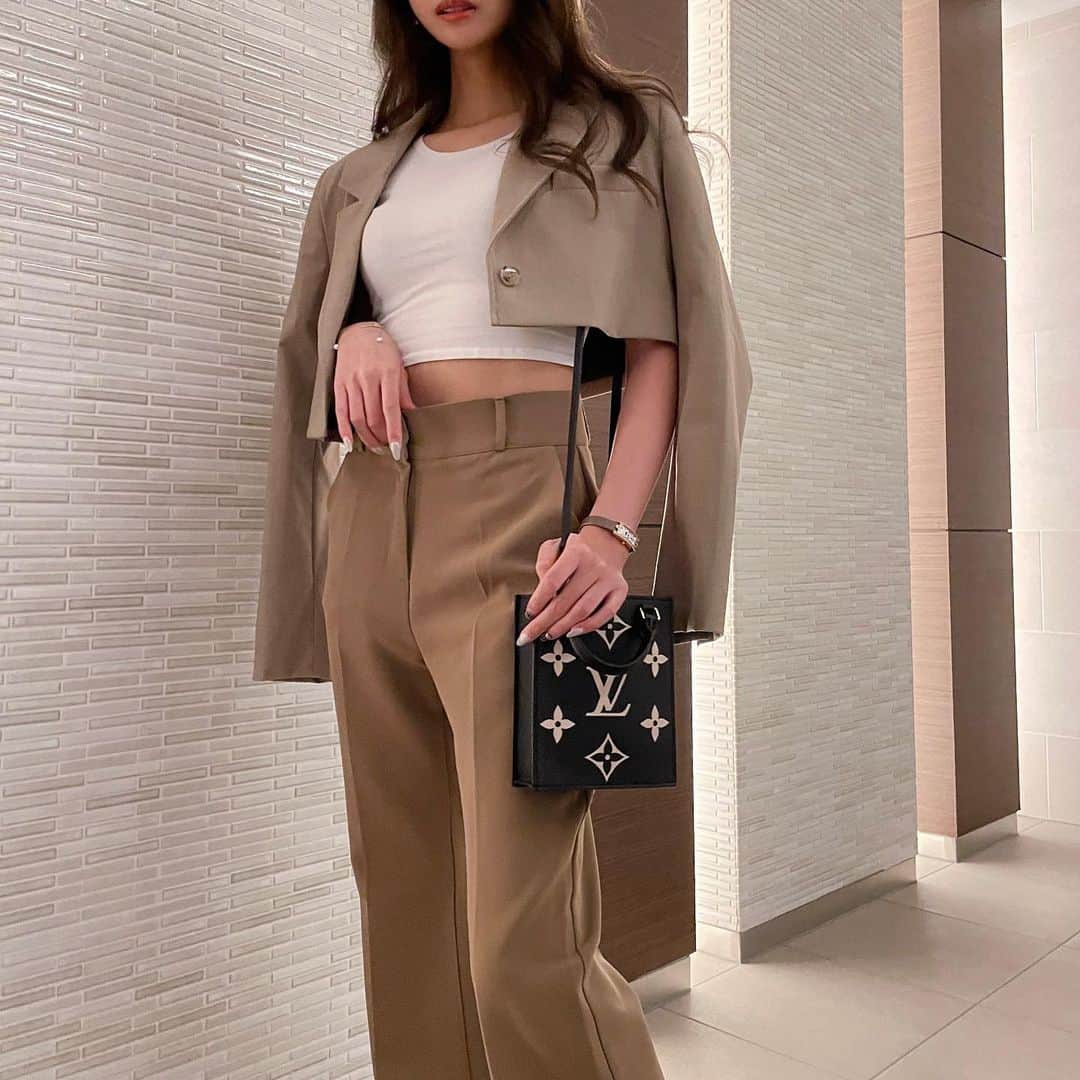 のインスタグラム：「.  🌷  #ootd #ootdfashion #ootdstyle #fashion  #code #codenate #louisvuitton」