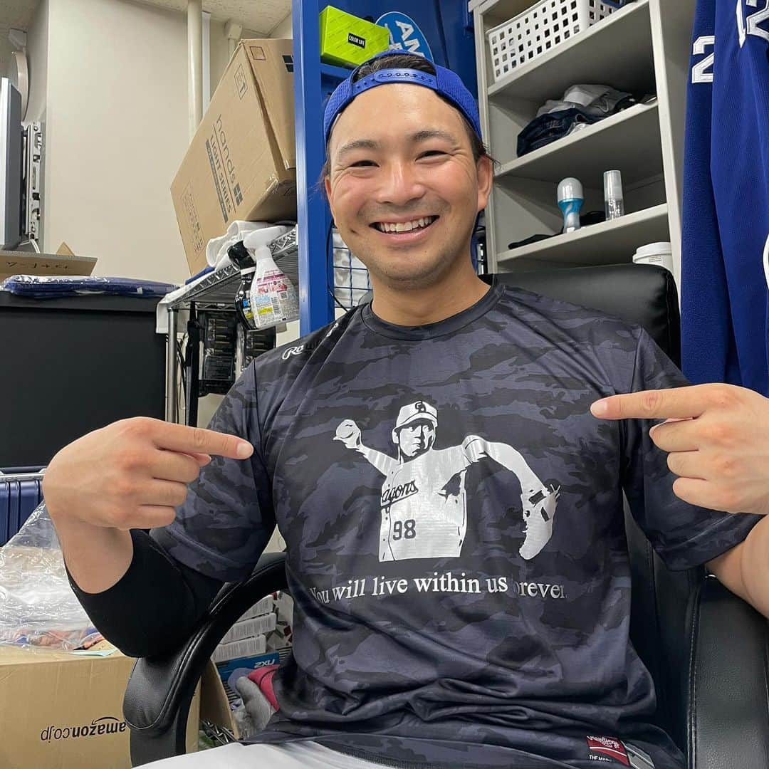 田島慎二のインスタグラム：「きーのーしーたー⚾️ 今日はアイツのことだけ考えて野球を楽しむ日に！！  木下の友達がわざわざプレゼントしてくれた顔だらけのTシャツ🤣 ありがとう！！」