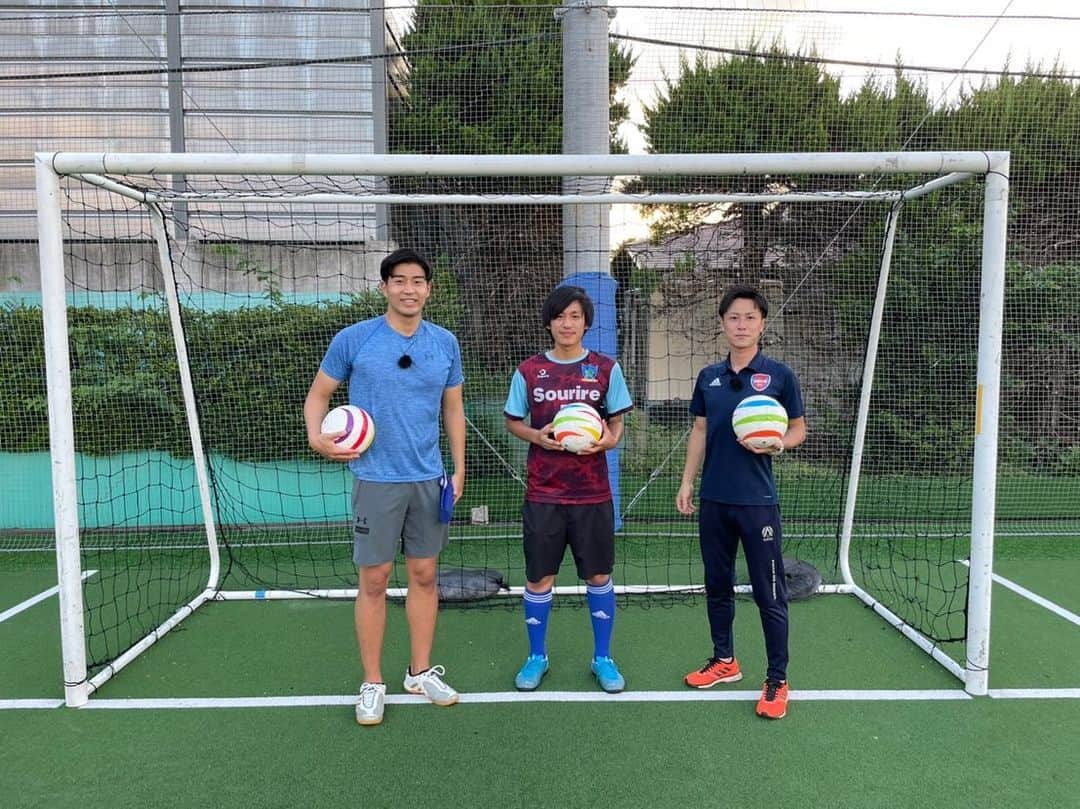 フジテレビアナウンサーのインスタグラム：「. 内野泰輔です  東京パラリンピック ブラインドサッカーは初出場の日本が世界ランク3位のスペインを破り5位と言う結果に終わりました！ 今日行われたブラジル対アルゼンチンの決勝は接戦の末1対0でブラジルが5連覇を達成  ブラインドサッカーはパラリンピック開幕前に体験取材をした種目 この難しいスポーツを実際に体験したからこそ、改めて選手たちの凄さを知るパラリンピックとなりました。  体験でお世話になった  増田 周平選手(写真中央) 松尾 雄大選手(写真右)  ありがとうございました。  そして、東京パラリンピックのブラインドサッカーを振り返る 「ブラインドサッカーハイライト」が 今日9月5日(日)12時から放送します。  パラリンピック初出場となった日本代表の軌跡と世界最高峰の熱き戦いの記録を是非ご覧下さい。  #内野泰輔 #ブラインドサッカー #tokyo2020 #パラリンピック」