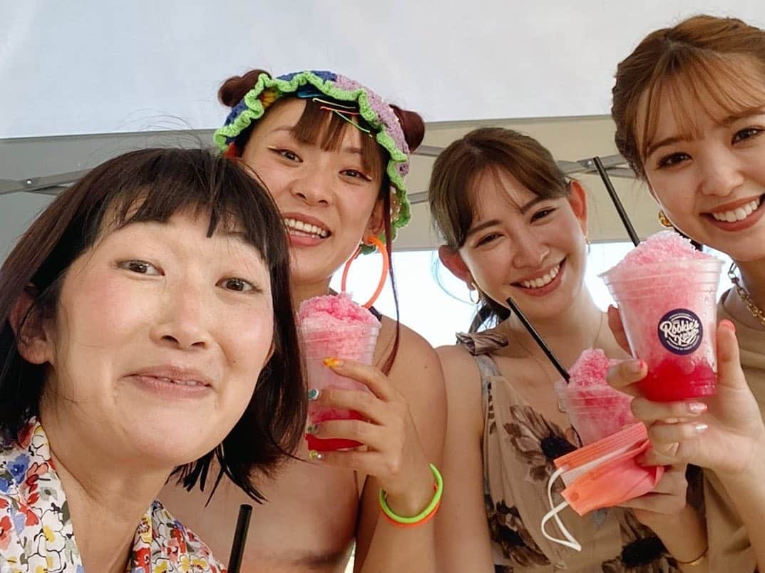 小嶋陽菜さんのインスタグラム写真 - (小嶋陽菜Instagram)「有吉さんおめでとうございます🥳💗🤙🏻✨  #有吉の夏休み」9月5日 12時37分 - nyanchan22