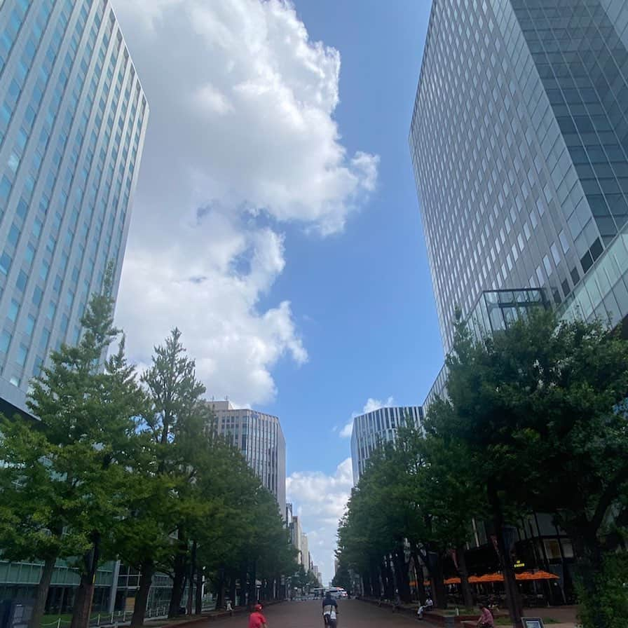 市川海老蔵 （11代目）さんのインスタグラム写真 - (市川海老蔵 （11代目）Instagram)「Beautiful Sapporo   Somewhat nice,  heading to the theater  * 札幌綺麗  なんかいい、  劇場へ  #市川海老蔵 #海老蔵 #成田屋 #歌舞伎  #歌舞伎座 #和 #舞台 #ABKAI #ABMORI #ebizoichikawa #ebizo #kabuki #thunderparty #ebizotv #theater #theaterarts #actor #kabukiactor #japan #classic #traditionaljapan #japaneseculture #japan_og_insta #performingarts」9月5日 12時50分 - ebizoichikawa.ebizoichikawa