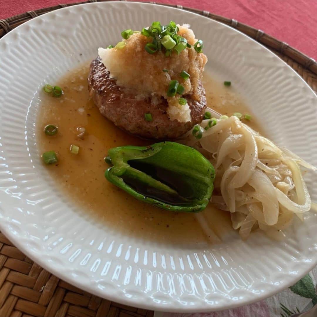 夏木マリさんのインスタグラム写真 - (夏木マリInstagram)「#おうちご飯 #beef #hamburgersteak #lamb #duck  お肉を食べると痩せるので、 ここのところズーッと家で食べてる🍴」9月5日 13時17分 - mari_natsuki