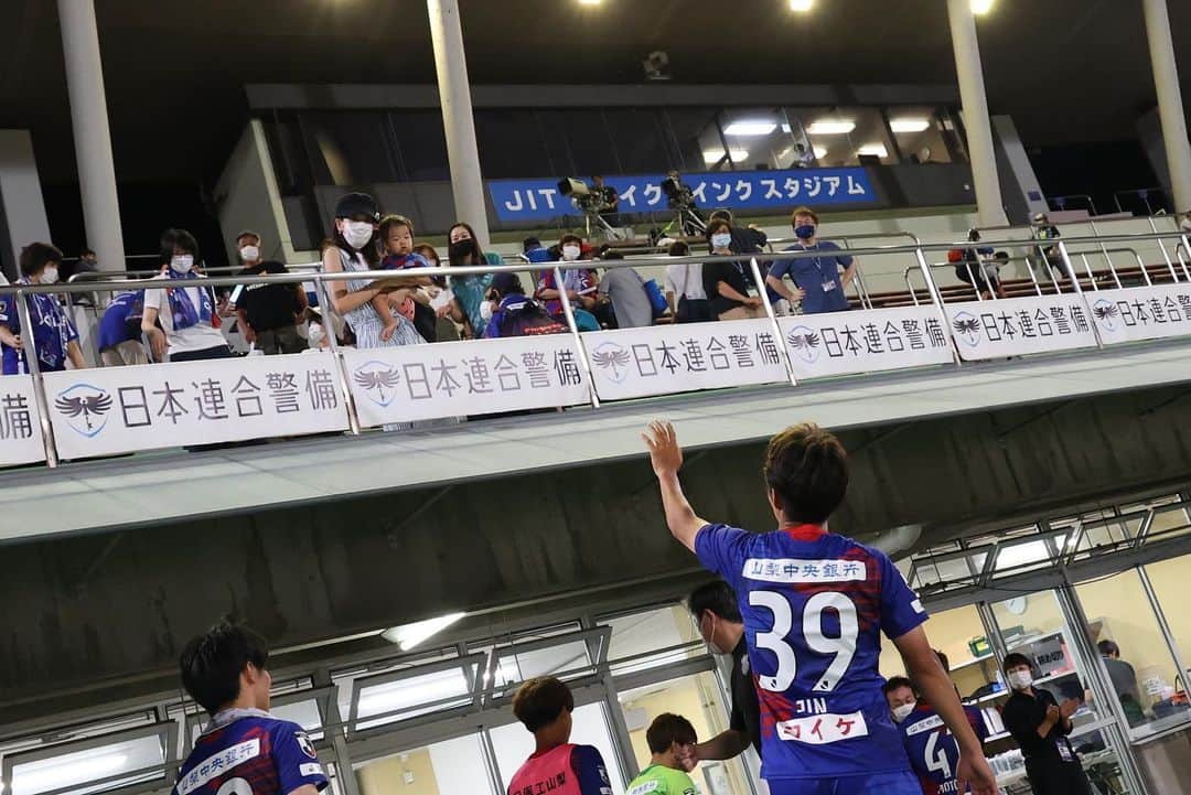 泉澤仁のインスタグラム：「メッセージを下さった皆さん、ありがとうございます。 残り試合、チームのために闘えないことがとても悔しいです。 また皆さんの前でプレー出来るよう、リハビリ頑張ります💪 待っていて下さい！ #vfk#泉澤仁」