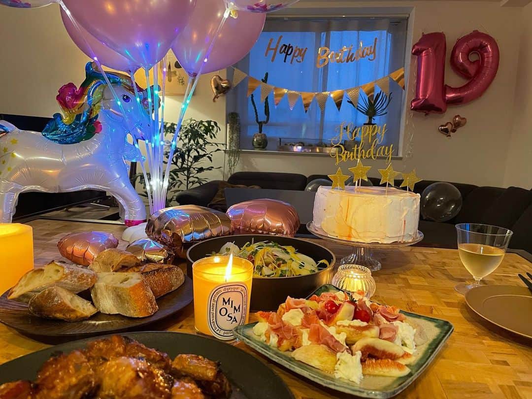 玉田圭司のインスタグラム：「HBD my daughter💜 Teenager最後の年を存分に楽しんでたくさんのことを学んでね❗️ Love you😘 でも早くロンドンに帰りたいって言うのはやめてね…笑」