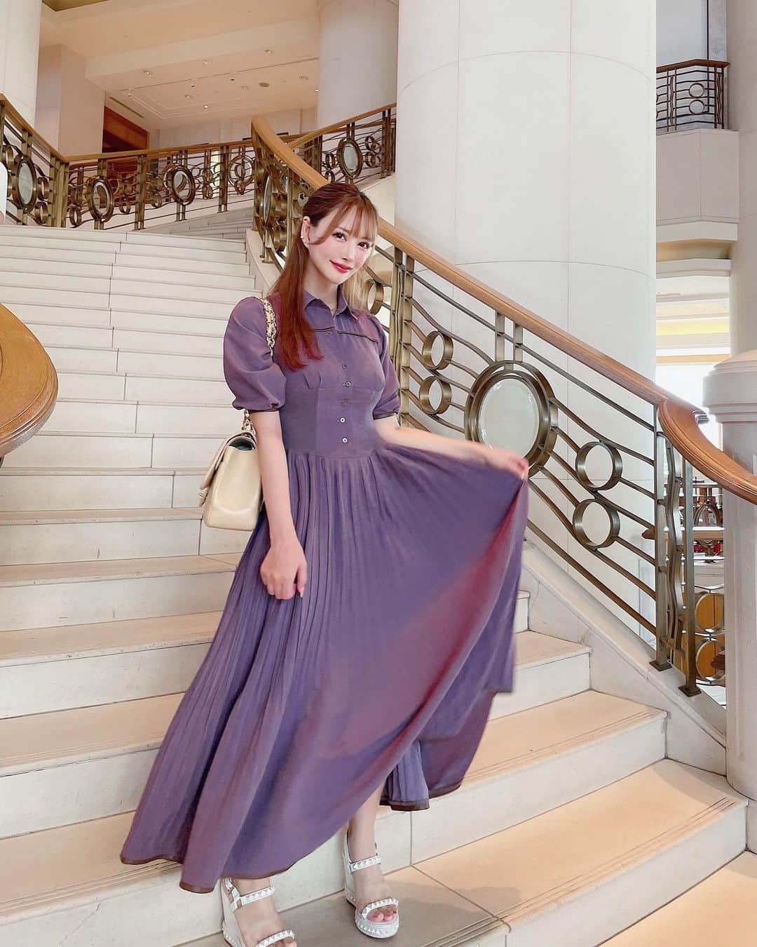 蘭子さんのインスタグラム写真 - (蘭子Instagram)「HAPPYって思い込んで生きてたら 多分ちょっとだけ楽しくなるね❤️ . 💃💃💃 ↑こんな感じでポーズ取って おりますが💃💃💃 . オーレイって言ってる訳では ないですよ❣️❣️❣️ . 皆様一週間お疲れ様でした🧚 . Dress: @royalparty_official  Bag: @chanelofficial  Shoes: @louboutinworld  . . . . . . #royalparty#royalparty_styling#chanel#chanelbag#louboutin#ワンピースコーデ#パイピングレザーワンピース #ロングワンピース#ロイヤルパーティー #プチプラコーデ#プチプラ高見えコーデ#プチプラミックス#プチプラファッション #プチプラ部  #女子会コーデ#おしゃれさんと繋がりたい#おしゃれな人と繋がりたい#写真好きな人と繋がりたい#写真撮ってる人と繋がりたい#写真を撮るのが好きな人と繋がりたい#ポトレ#ポートレート女子 #フォトジェニックスポット #カメラ部 #紫コーデ#今日のコーデ#きょコ#ルブタン#シャネルバッグ#ヒルトン東京」9月5日 19時54分 - xx_ranko_xx