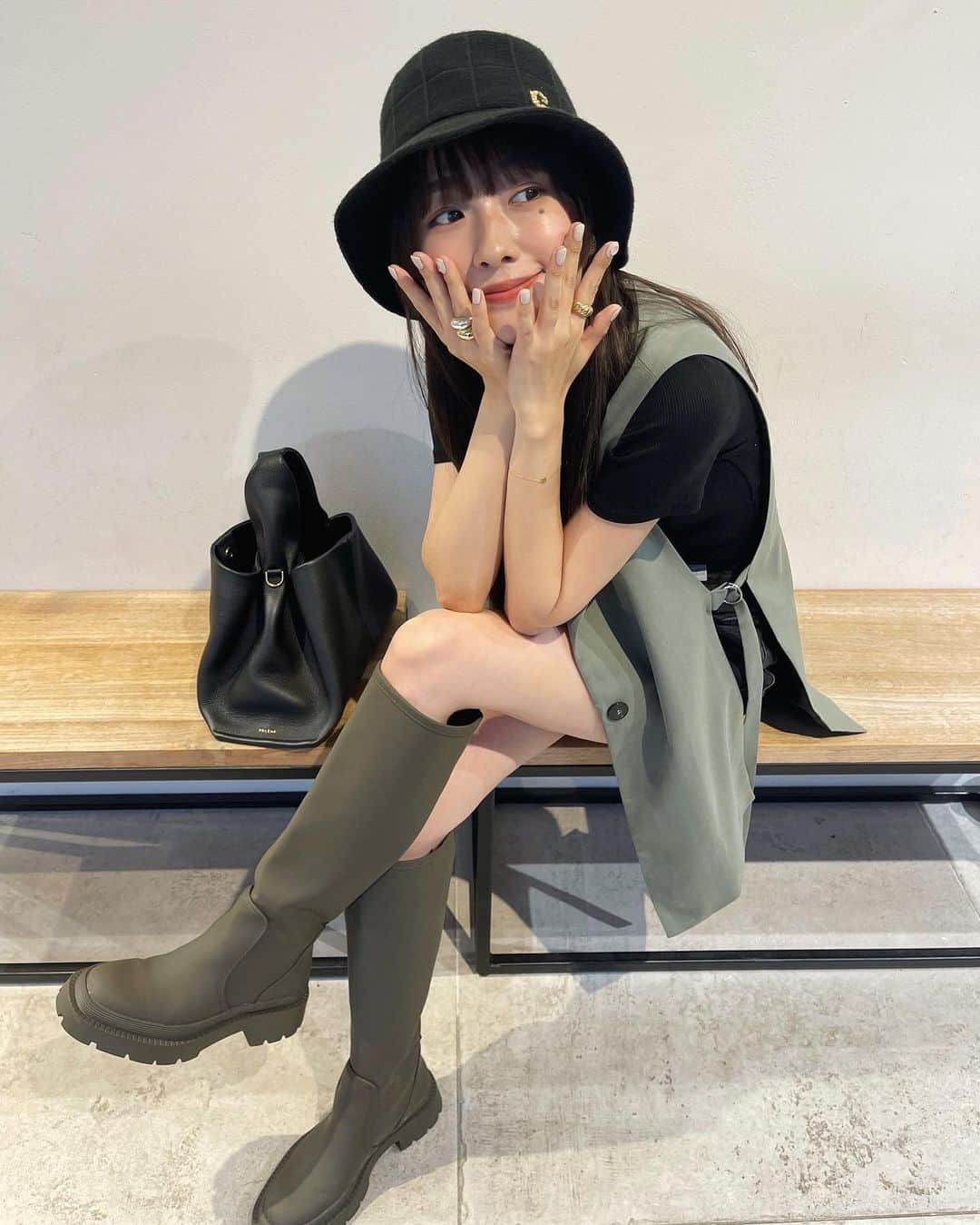 前田希美（まえのん）さんのインスタグラム写真 - (前田希美（まえのん）Instagram)「Newnail💅 アイボリーが可愛すぎる。  @function_nails @nail69aya  #アイボリーネイル #ivorynails  #functionnails #khakicode #khaki  #のんの私服 #のんのネイル」9月5日 15時42分 - maeda_nozomi