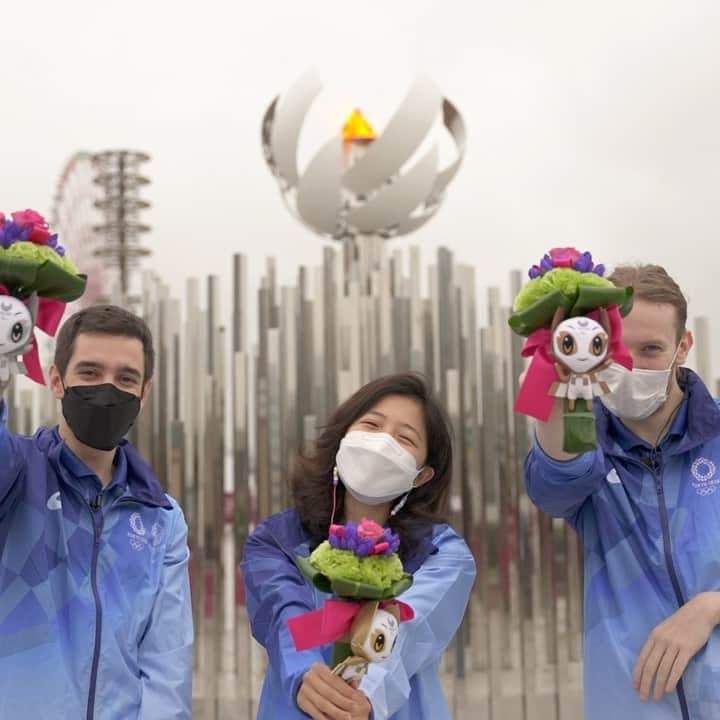 2020年東京オリンピックのインスタグラム：「It's been a long road from 2013 to now!   Team #Tokyo2020 want to say a huge thank you to everyone who has been on this journey with us.   Here is a #Tokyo2020 bouquet from @julipolo @umipo and @paulsaunders321 to you. 💐 We'll miss you! ❤️  #UnitedByEmotion」