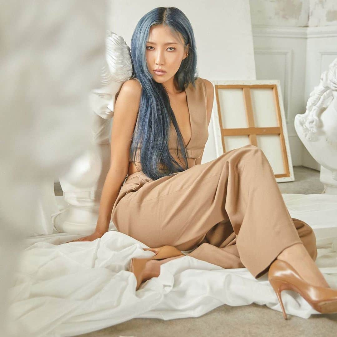 ファサさんのインスタグラム写真 - (ファサInstagram)「[#마마무] I SAY MAMAMOO : THE BEST 2021.09.15 6PM RELEASE✔ 🔹 SOLO CONCEPT PHOTO 🔹  #mamamoo #마마무 #hwasa #화사 #hyejin #ahnhyejin #moonbyul #solar #wheein #moomoo #kpop #girlgroup #gg #kpopgirlgroup #maria」9月6日 3時49分 - mamamoohwasa