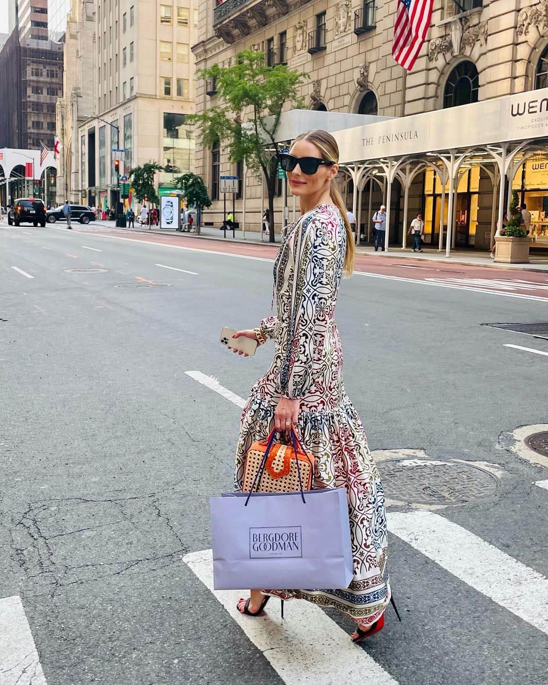 オリヴィア・パレルモのインスタグラム：「A little retail therapy 🛍」