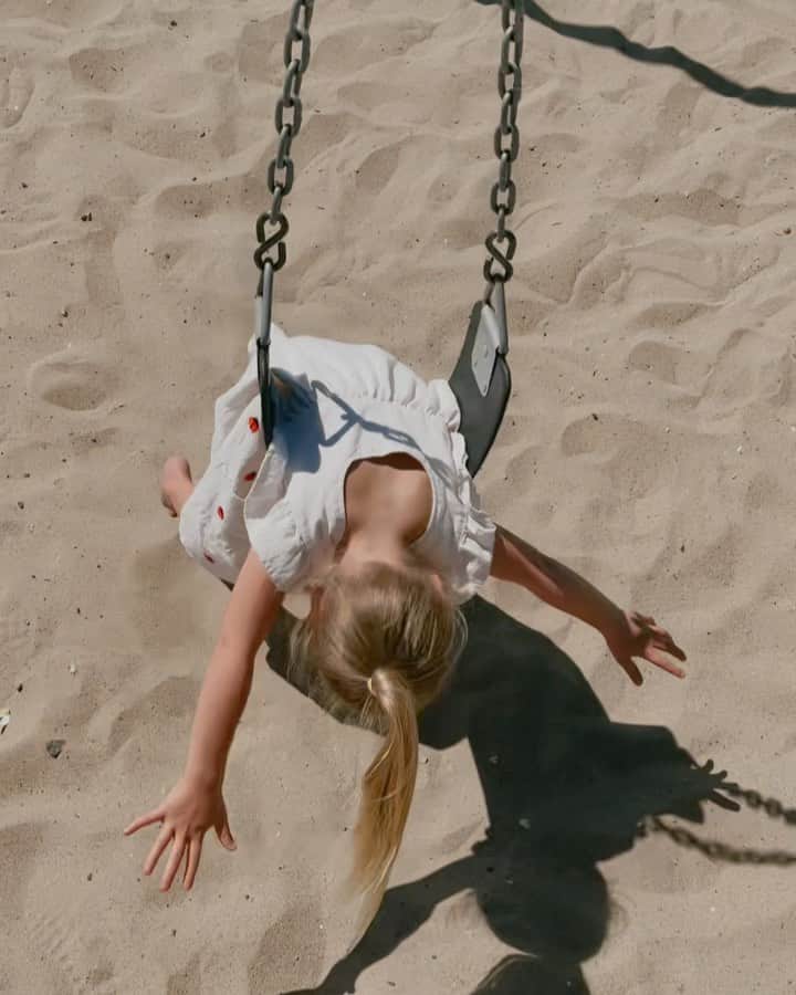 ストーミ・ヘンレイのインスタグラム：「“Like a flying bird” ahaha」