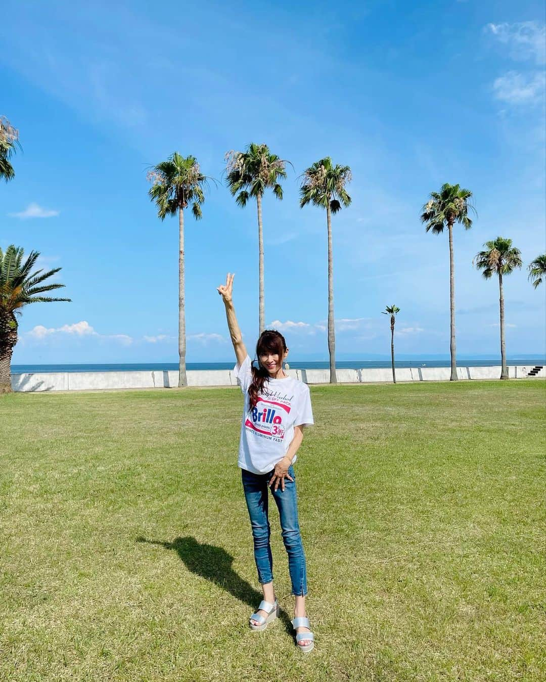 山田佳子さんのインスタグラム写真 - (山田佳子Instagram)「久しぶりの青い空☀️😆🌴💕 気持ちいい〜♪ ⁡ #青空 #海 #風 #気持ちいい #太陽 #日差し #心地よい #週末 #自然に癒される  #日曜日の過ごし方」9月5日 20時02分 - yoshiko117