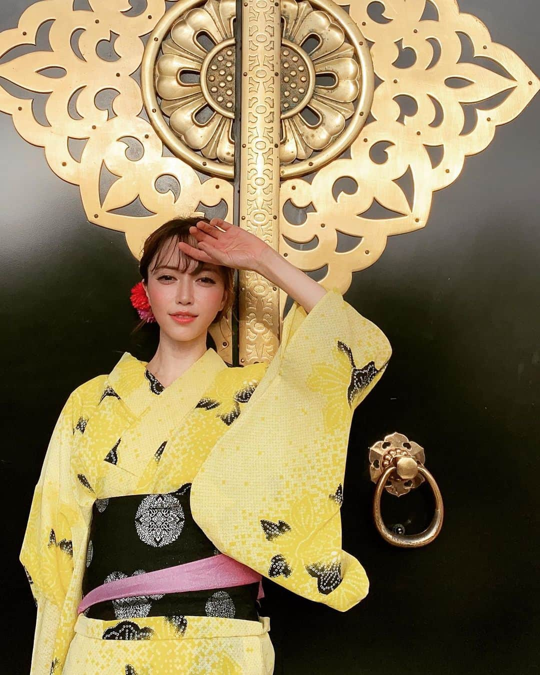 大矢真夕のインスタグラム：「この日の撮影の画像まだまだある　笑👘✨✨ . . . . .  #浴衣 #浴衣ヘアアレンジ #浴衣女子 #浴衣ヘア #ヘアアレンジ #ヘアスタイル #ヘア #ヘアセット #hairstyle #hairstyles #hairarrange #撮影 #撮影モデル #夏 #igersjp #ootdfashion #tokyo  #🇯🇵  #モデル #photo_japan #photo_jpn  #temple #写真部 #写真 #寺 #instagramjapan #ファインダー越しの世界  #cooljapan #明治神宮 #ig_japan」