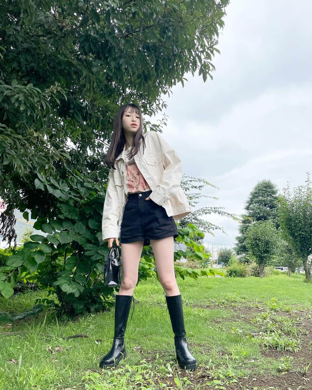 町田恵里那さんのインスタグラム写真 - (町田恵里那Instagram)「☁︎☽ 今日の写真〜〜🩰⌇ ⁡ ⁡ たまには撮りたてほやほや写真も♡♡ ⁡ ⁡ このトップスすっごく可愛いでしょ〜う? リアルにブレスレット付きなんです🪡 ⁡ このパンツもほんとうに万能ちゃん.ᐟ.ᐟ 優秀すぎて沢山着回してます💖 ⁡ ⁡ ⁡ ブランドはタグ付けしてます.ᐟ.ᐟ ⁡ ⁡ ⁡ ⁡ ⁡ ⁡ ⁡ #エリナパレット #町田恵里那 #ootd #fashion #code #カジュアルコーデ #ロングブーツ #ロングブーツコーデ #今日のコーデ」9月5日 20時10分 - machida_erina122