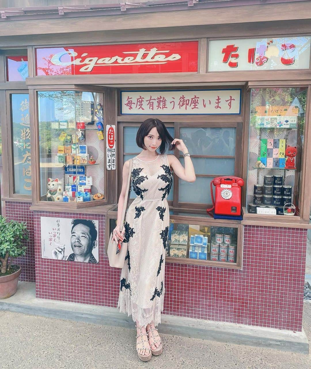 桐生美希さんのインスタグラム写真 - (桐生美希Instagram)「西武園ゆうえんち🎡 レトロで可愛かった🧡🤍  そしてゴジラのアトラクションが素晴らしかったよ！🥺🥺👏  ゴジラのあらすじを知らない私「ゴジラって人類の敵なの味方なの？」 友達「気に入らないやつは全員ぶっ潰す… ドンケツのロケマサ的存在だよ！」  友達の説明が優秀すぎて脱帽でした！  敵対組織の事務所にロケットランチャーをぶちこみ、それ以来「ロケマサ」とよばれるやる気のない中年ヤ●ザ45歳が主役のドンケツ、とってもおもしろいので是非見てください！  完  #おすすめ漫画#たーし#フレイアイディーコーデ #カプシーヌbb#レトロスポット#西武園ゆうえんち #インスタグラビア#美女#漫画好き」9月5日 20時26分 - raita_miyu