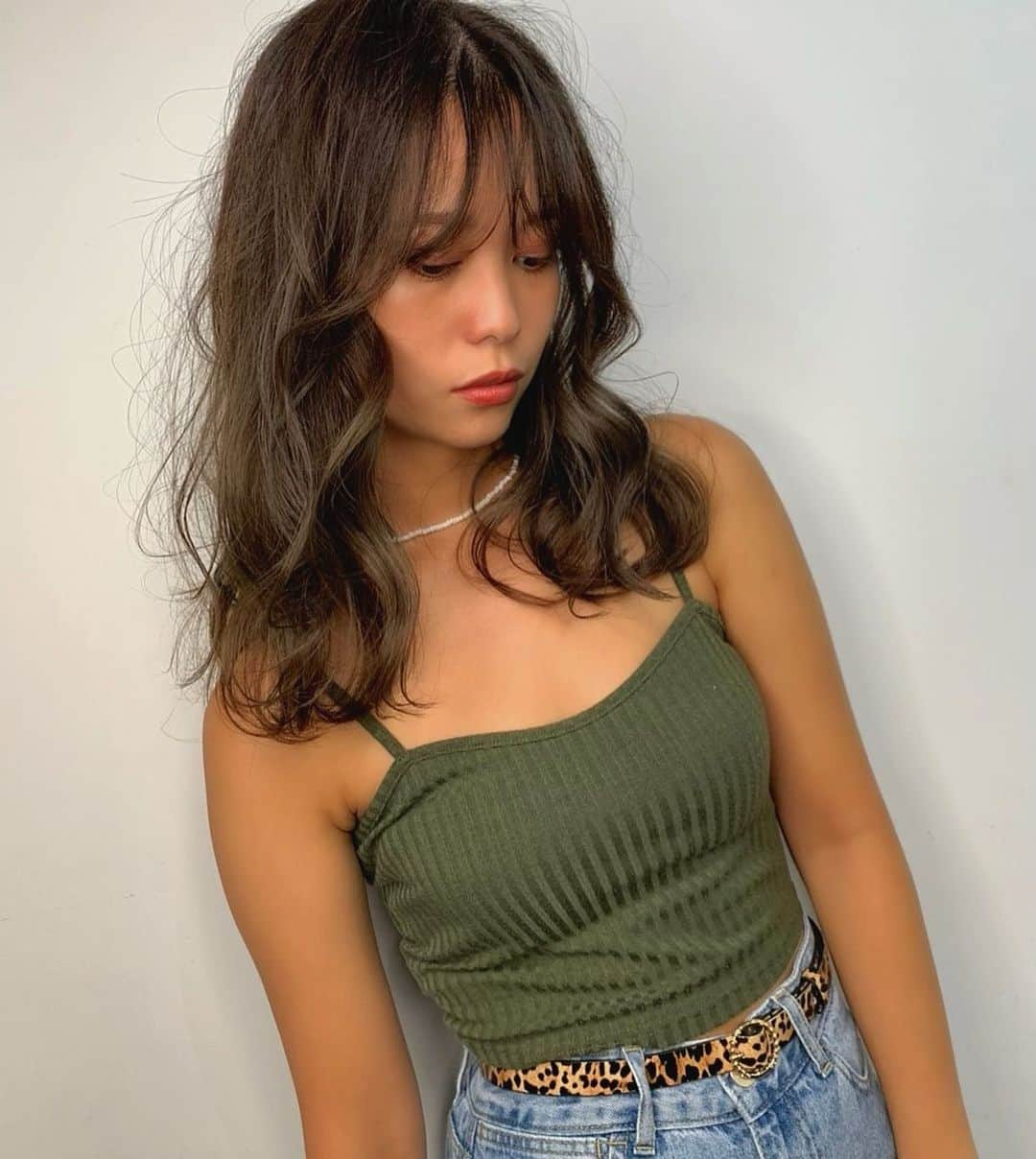 松林彩のインスタグラム：「気づいたら9月🐥 久々髪の毛バッサリ切ってイメチェンしまよ💇‍♀️ もっと短くしようかとも思ったけど今回はチキった🤣 この長さのヘアアレンジ色々練習しよ💭❤︎  #サロモ #サロンモデル #ミディアムロング #ミディアムロングヘア #ヘアアレンジ #アッシュカラー #ラベンダーアッシュ #撮影 #撮影モデル #f4f #hair #hairstyle #haircolor #makeup #coordinate #fashion #instafashion #hair #ootd #girl　#girls #love #follow #me #like4like」