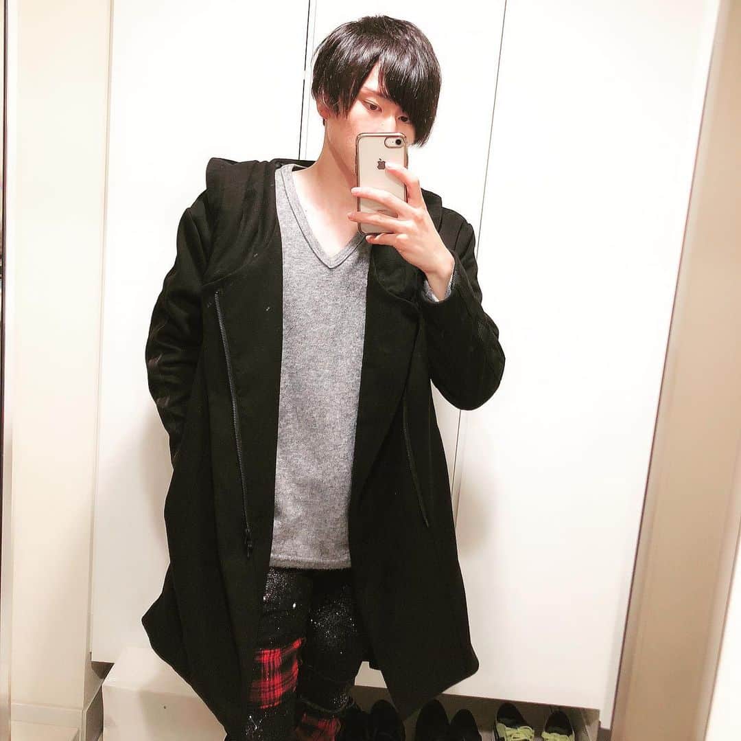 みやゆうのインスタグラム：「秋冬 2018.11  たまにはイメチェンしてV系に。 厚底ブーツとかハマってた時期。  #みやゆう #みやゆうさん」