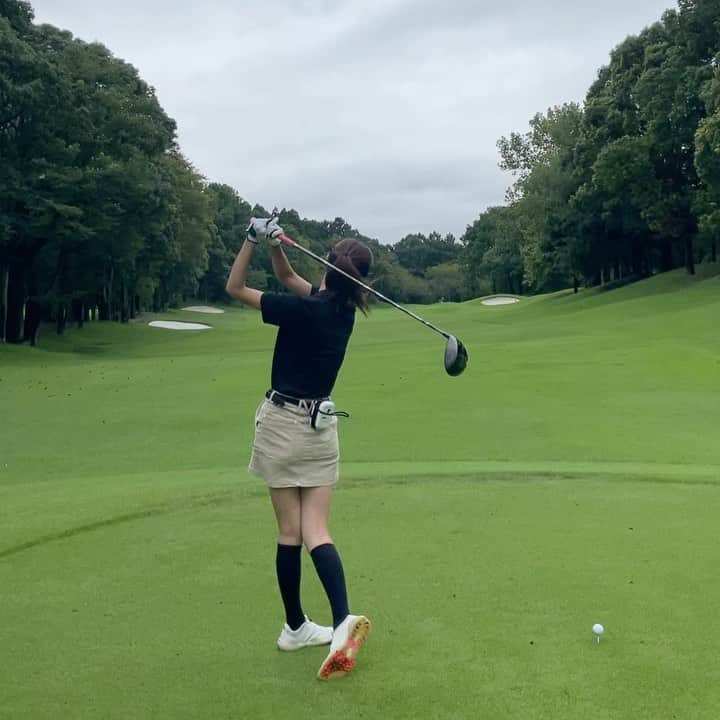 乙幡紗紀のインスタグラム：「・ ぶりっ子動画🏌️‍♀️💕 #golf #golfswing  #ゴルフ#ゴルフ女子  #ゴルフスイング  #golfstagram  #romaro #romarogolf  #ロマロ　#stm #fujikura  #v12 #v12golf  #newbalance #newbalancegolf」
