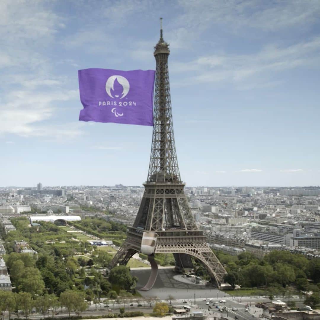 2020年東京オリンピックのインスタグラム：「From Tokyo to Paris with love! ❤️ #Tokyo2020 🤝 #Paris2024   @Paris2024 it's your turn now!  Bonne Chance 💙🤍❤️  📸 Photo by Paris 2024」