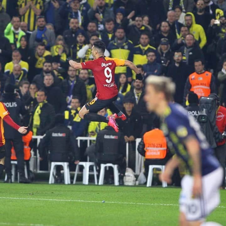ラダメル・ファルカオのインスタグラム：「Galatasaray friends, thank you all for your continuous support.  I felt your love and support all the time. Thank you, Istanbul, and thank you millions of Galatasaray fans around Turkey. 🇹🇷Likewise, I would like to thank all my teammates, assistants, coaching staff, and directors. Best wishes for this season. 🤝」