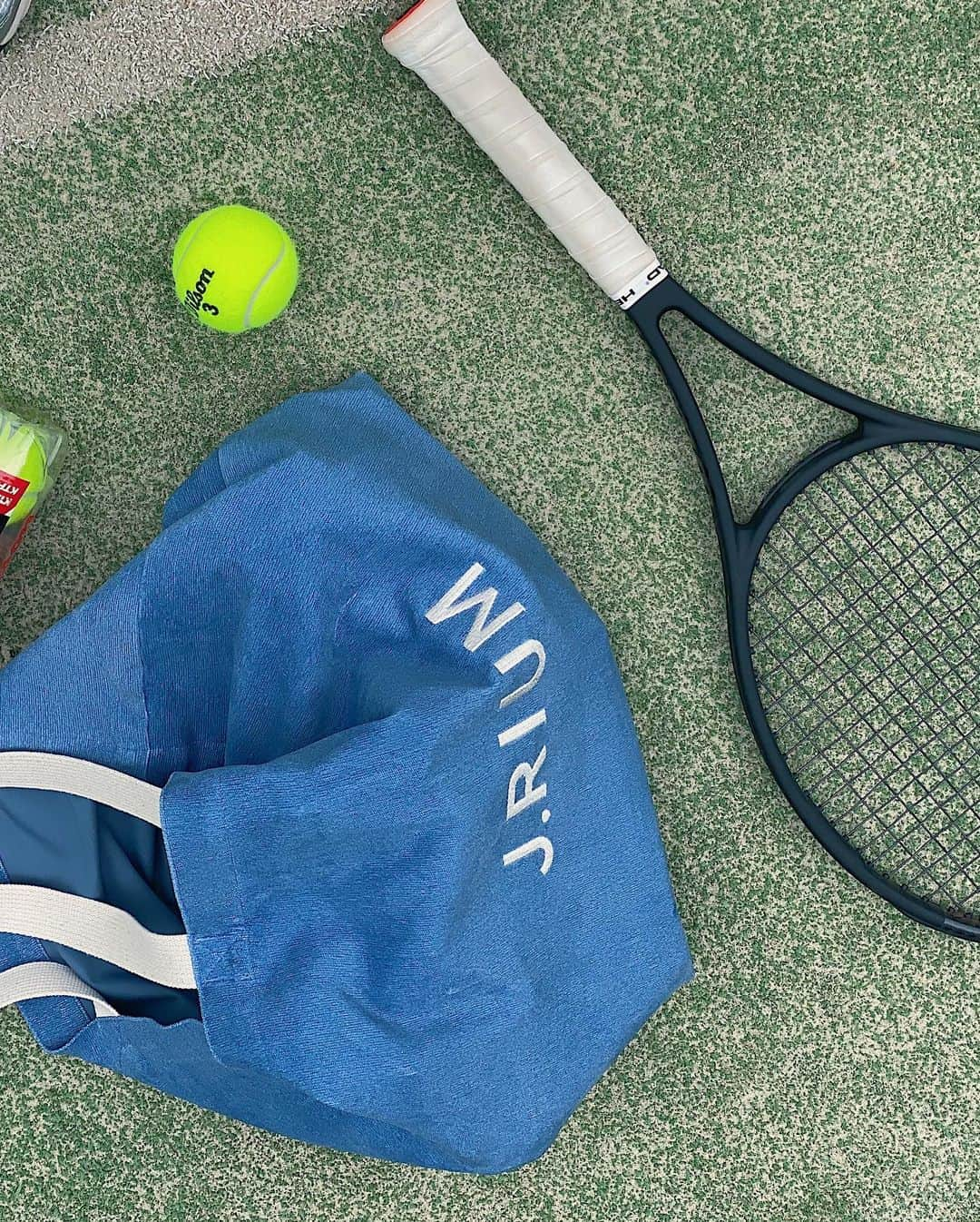 COCO さんのインスタグラム写真 - (COCO Instagram)「튼튼 #테린이 🎾 위아래 전부 장미 언니가 디쟈인 한 @portmayne_official 💙💚💛 너무 예뻐서 이번주에 더 사러 갈 예정! 신세계백화점 본점에서 또 팝업 진행 하고 있네요🙊  위아래 xs 착용했습니다* ◡̈   #테니스 #테니스스커트  #골프웨어 #골프패션 #테니스룩」9月6日 2時33分 - rilaccoco