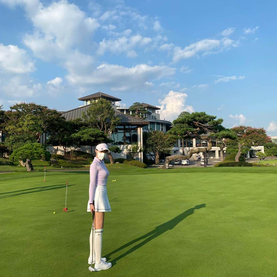 イム・スヒャンさんのインスタグラム写真 - (イム・スヒャンInstagram)「드디어 첫 라운딩 🏌️‍♀️ 열심히 뛰어다녔지만….  @miniminiya_ 미니골프님과 함께해서 행복했답니다❣️」9月6日 13時14分 - hellopapa11