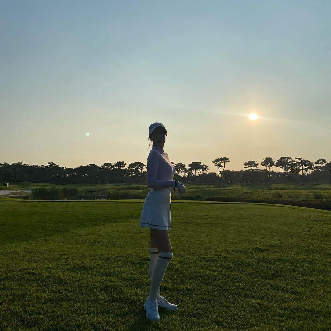 イム・スヒャンさんのインスタグラム写真 - (イム・スヒャンInstagram)「드디어 첫 라운딩 🏌️‍♀️ 열심히 뛰어다녔지만….  @miniminiya_ 미니골프님과 함께해서 행복했답니다❣️」9月6日 13時14分 - hellopapa11