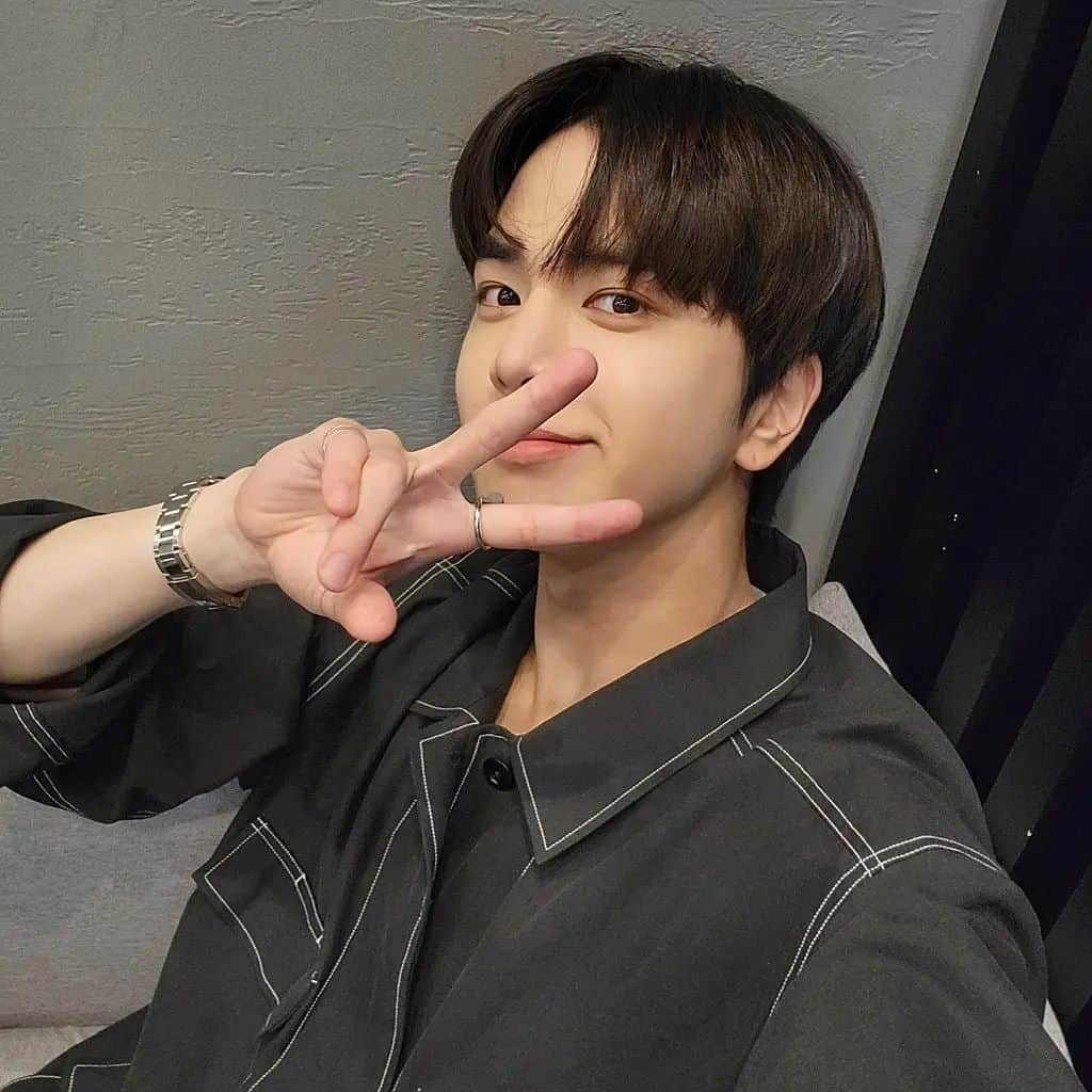 ヨンフンさんのインスタグラム写真 - (ヨンフンInstagram)「(영훈) 🖤 해랑사 🤍 #THEBOYZ #더보이즈 #YOUNGHOON #영훈」9月6日 13時15分 - younghoon.theboyz