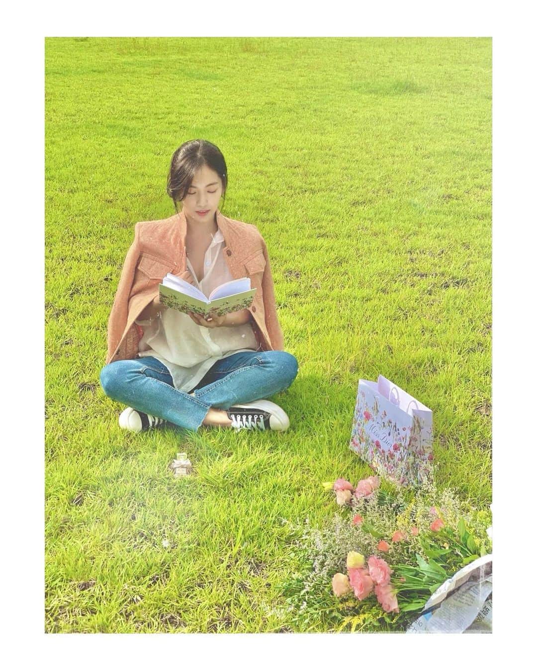 パン・ソヨンさんのインスタグラム写真 - (パン・ソヨンInstagram)「. wake up  내가 사랑하는 모든것들을 위하여 !  #MissDior#wakeupforlove」9月6日 13時58分 - banso