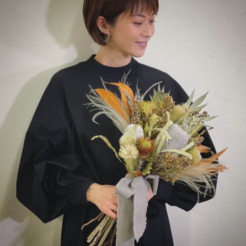 畑野ひろ子のインスタグラム：「@mrs.global.earth_japan_kng のアンバサダーとして、昨日はビューティーキャンプのオンラインレッスンをさせて頂きました。 大会のコンセプトでもSDGsサスティナブルな考え方の中で、今回は長く長く時間を共有できるネイティブフラワーを使ってお時間頂きました。」