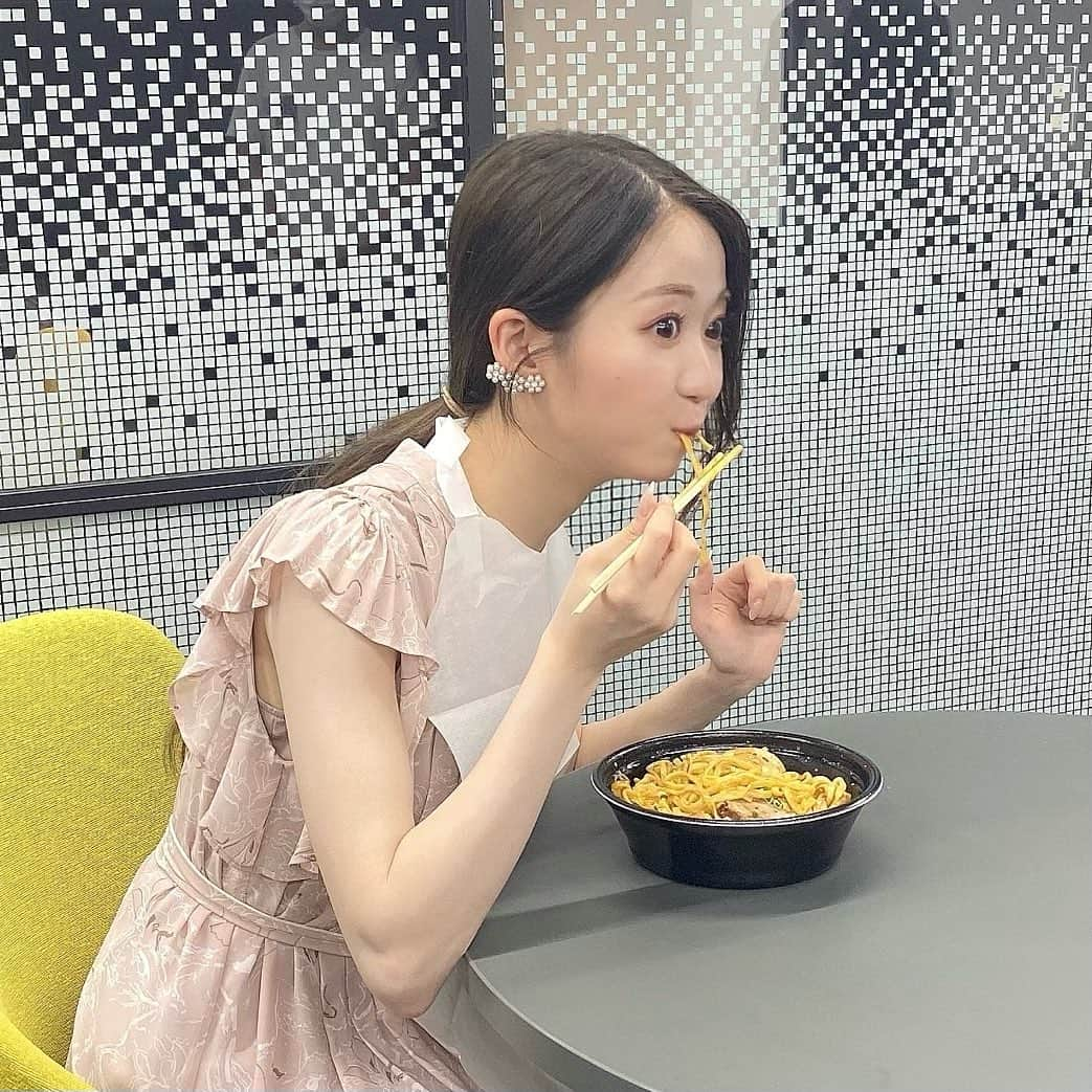 大谷映美里さんのインスタグラム写真 - (大谷映美里Instagram)「こんにちは🐹 ラーメン大好き大谷さんです。 「#ラーメンWalker 東京2022」掲載していただいてます🍥 ㅤㅤㅤㅤㅤㅤㅤㅤㅤㅤㅤㅤㅤ おうちで過ごす時間が増えた今、 ぴったりのテイクアウトラーメンをレポしました🍜 わたしも最近はお家ラーメンが多いです。 皆さんの参考になれば嬉しいな(,,^_^,,)♡ ㅤㅤㅤㅤㅤㅤㅤㅤㅤㅤㅤㅤㅤ 本日発売です〜🍥ラーメン好きの皆さん、ぜひ！🍥」9月6日 12時30分 - otani_emiri