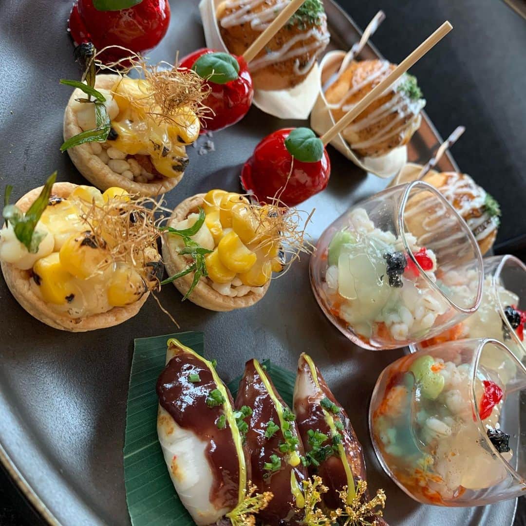 大槻ひびきさんのインスタグラム写真 - (大槻ひびきInstagram)「めめたん、REMIちゃんと アマン東京の アフタヌーンティー🧁🧡 久しぶりに会えて嬉しかったー！  プレゼントやマカロンのお土産も ありがとう🥺🧡 #アマン東京 #アフタヌーンティー #大手町 #amantokyo  #afternoontea  #ootemachi  #louisvitton」9月6日 23時47分 - yanhibi0221