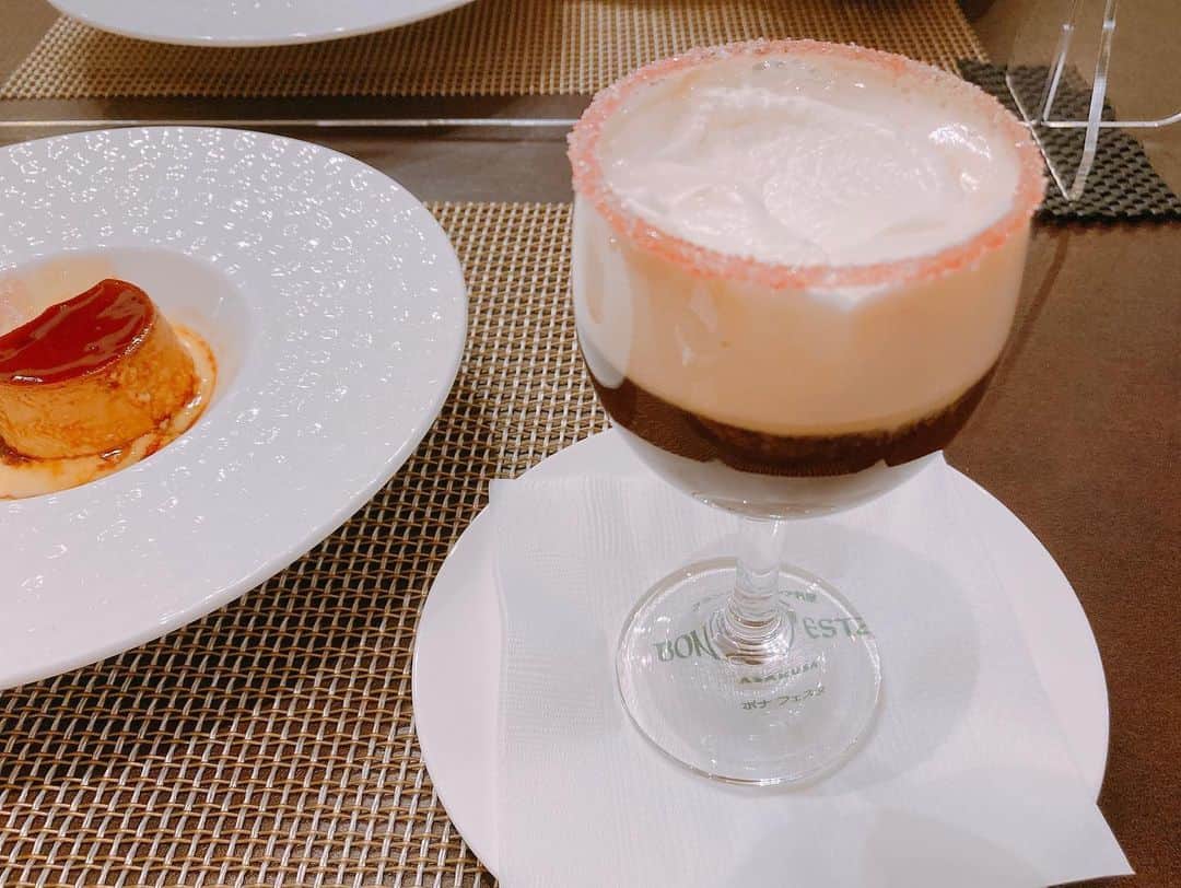 加田晶子さんのインスタグラム写真 - (加田晶子Instagram)「いつかのボナフェスタ🐒 人気の老舗ロシア料理店🍀 名物のキャベツロールは口の中でとろけてとても美味😋 ピロシキも久しぶりに食べましたが、脂っこくなくモチモチと上品なお味🤤 食後のホットコーヒーには冷たいクリームが乗っていて、グラスの縁には砂糖が塗されているのですが、これまた美味しいのです♥️ウイスキーが少し入っているとか👀 雰囲気も落ち着いていてまた行きたくなるお店です🐈  #ボナフェスタ #ロシア料理 #老舗の味 #人気店#名店 #食べログ高評価  #浅草ランチ #浅草グルメ #東京グルメ#グルメスタグラム #gourmet #キャベツロール #ピロシキ #美味しいもの#グルメ好きな人と繋がりたい #おすすめのお店 #コスパ良し #フリーランス #フリーアナウンサー#アナウンサー#時差投稿」9月6日 22時27分 - accoo.k