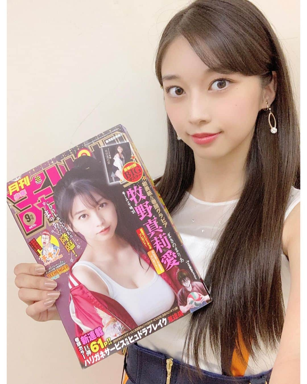 牧野真莉愛さんのインスタグラム写真 - (牧野真莉愛Instagram)「♡ ♡ ✨月刊少年チャンピオン 10月号✨ 最新号❣️9月6日(月)発売❣️❣️❣️ ぜひご覧ください💗 🎀 ✨月刊少年チャンピオン 9月号✨ 表紙＆巻頭グラビア務めさせていただきました💖 ありがとうございました🐰💕 モーニング娘｡'21 牧野真莉愛より ♡ ♡  #秋田書店 さん #月刊少年チャンピオン #モーニング娘21 #morningmusume21 #牧野真莉愛」9月6日 22時32分 - maria_makino.official