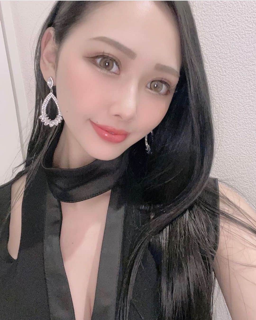 神出鬼没の【キャバ図鑑】のインスタグラム：「【仙台で発見🥺💓】 ㅤㅤㅤㅤㅤ This is Japanese night culture🇯🇵💫 Introducing Japanese famous hostess👗 Plz "follow me" , "like" and "Share" 💋 ㅤㅤㅤㅤㅤ 全国各地の夜の世界🦋で活躍されている、美を極めた名実共にトップクラスの美女をご紹介するアカウント 【💋キャバ図鑑💋】< @cabazukan >です✨ ㅤㅤㅤㅤㅤ ✳︎────────────────✳︎ 今回の図鑑的推しキャスト様は 宮城(Miyagi) 仙台(Sendai) の 「 NewYork 」在籍の * かりな * ちゃん @newyork_karina21 です😍✨ ✳︎────────────────✳︎ ⚠️アカウント内の 他のキャスト様もココから< @cabazukan >見てね👗✨⚠️ ㅤㅤㅤㅤㅤ こちら、仙台「 @the_new_york_sendai 」さん🕋から、キャスト様💓かりなちゃんの一枚📸✨ ↪︎ @newyork_karina21  ㅤㅤㅤㅤㅤ 最近ハマっていることは、Switchのマインクラフトだとか😂 けど、、、やり出すと止まらないのなんかわかります🥺笑 ↪︎ @newyork_karina21  ㅤㅤㅤㅤㅤㅤㅤ 今年は、ゴルフ始めようと思っているそうなので、ゴルフ友達募集中🏌️‍♀️✨ ニューヨークは新店舗なので、仙台に行かれた際は、是非足を運ばれてみて下さい💋✨ 7月誕生日だったので、後祝いもお待ちしております🎂💓 ↪︎ @newyork_karina21  ㅤㅤㅤㅤㅤ ⚠️アカウント内の 他のキャスト様もココから< @cabazukan >見てね👗✨⚠️ ※インスタ以外の方はコチラ↓ https://www.instagram.com/cabazukan/ ㅤㅤㅤㅤㅤ ◤◢◤◢◤◢◤◢◤◢◤◢◤◢◤◢◤◢◤◢ リポスト希望のキャスト様、 フォロー&タグ付け🏷 < @cabazukan > して頂けると気付きやすいので 宜しくお願い致します！ ◤◢◤◢◤◢◤◢◤◢◤◢◤◢◤◢◤◢◤◢ ──────────────── ©︎produced by @terry0404ht  # ぶっ飛びテリー会長  フォローしてもらえると更新頑張れます🚀 ──────────────── ㅤㅤㅤㅤㅤ ㅤㅤㅤㅤㅤ ㅤㅤㅤㅤㅤ ㅤㅤㅤㅤㅤ 【# キャバ図鑑, # 推し嬢 】 # 指名するならキャバ図鑑  #おるちゃん #ビジョビ  #セクシーランジェリー  #美人百花 #얼짱  #星野リゾート #韓国整形  #セクシー女優 #仙台キャバクラ  #ハレクラニ沖縄 #宮古島旅行  #ビキニギャル #バズりたい  #キャバ嬢 #竹ふえ  #仙台キャバ嬢  ㅤㅤㅤㅤㅤ #彼女とデートなうに使っていいよ  #夏コーデ #可愛い女の子  #ケツスタグラム  #水着コーデ #東京リベンジャーズ  #インスタグラビア #비키니  #かわいい女の子 #japanesegirl  #小悪魔ageha #夏服コーデ  ㅤㅤㅤㅤㅤㅤㅤㅤㅤㅤ  ──────────────── ©︎produced by @terry0404ht  # ぶっ飛びテリー会長  フォローしてもらえると更新頑張れます🚀 ──────────────── ㅤㅤㅤㅤㅤ ㅤㅤㅤㅤㅤ ㅤㅤㅤㅤㅤ」