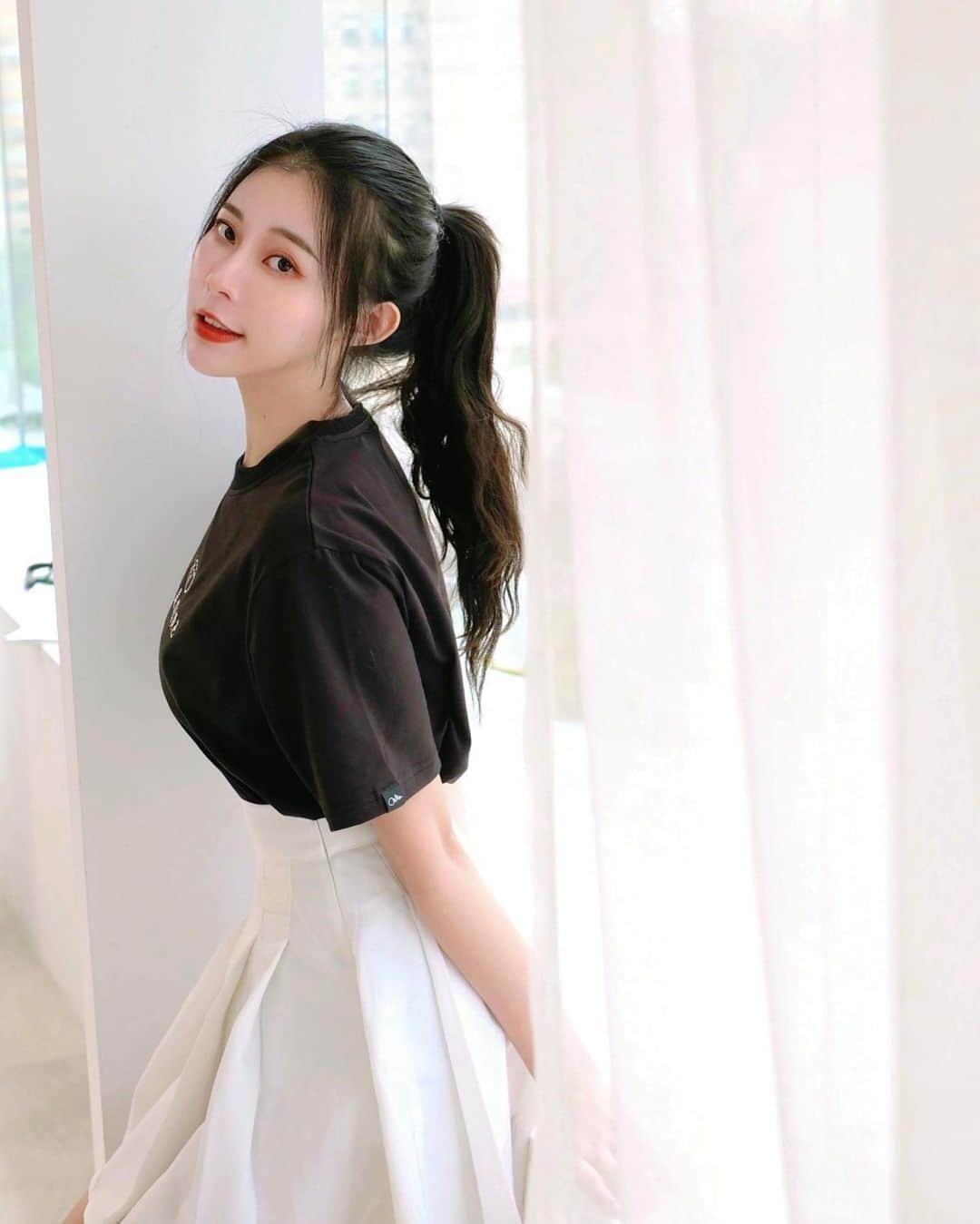 張香香のインスタグラム：「好想看水豚君想看到今天還夢到牠 頭上還有一個🍊🥺🥺🥺」