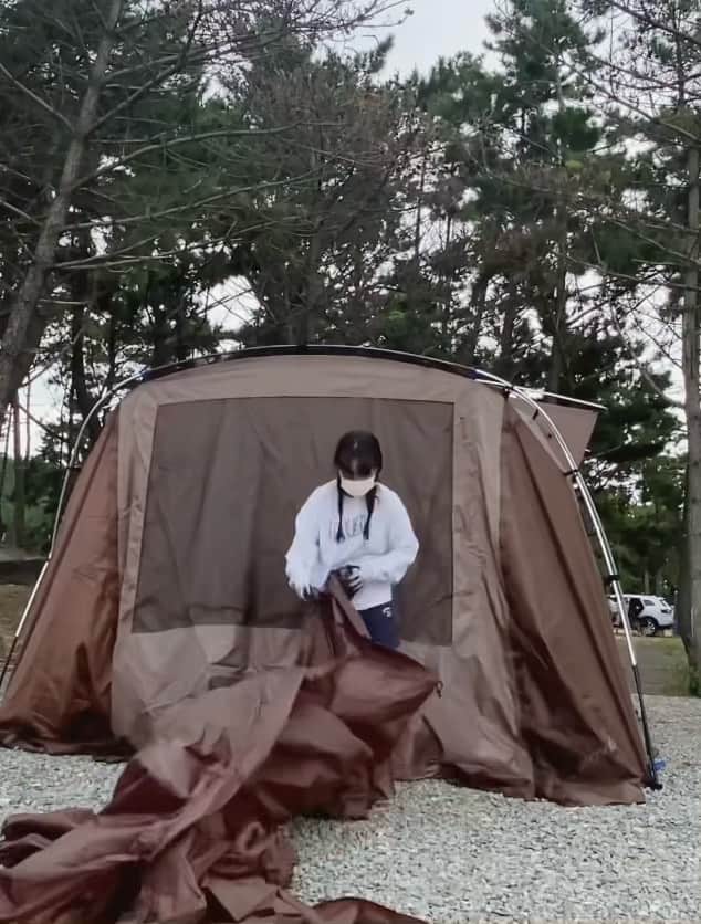 ウォン・ジナのインスタグラム：「텐트치는 재미로 캠핑가는 애🏕」