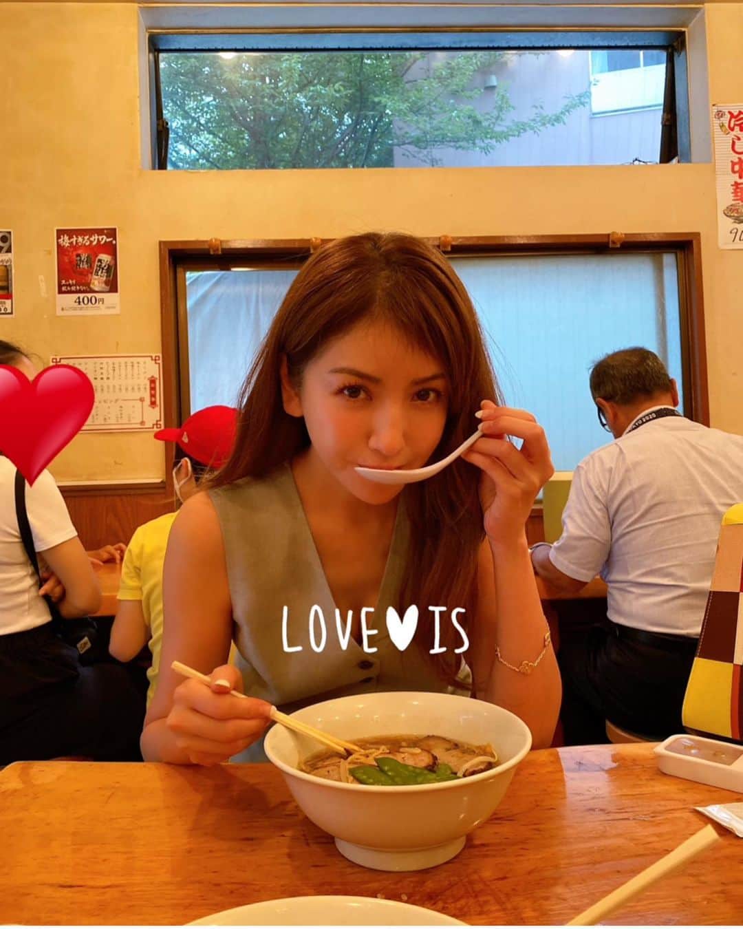 美香さんのインスタグラム写真 - (美香Instagram)「夏の思い出① #ラーメン #ちょろり  #恵比寿 チャーハン美味しかった😋」9月6日 19時53分 - mikaofficial99