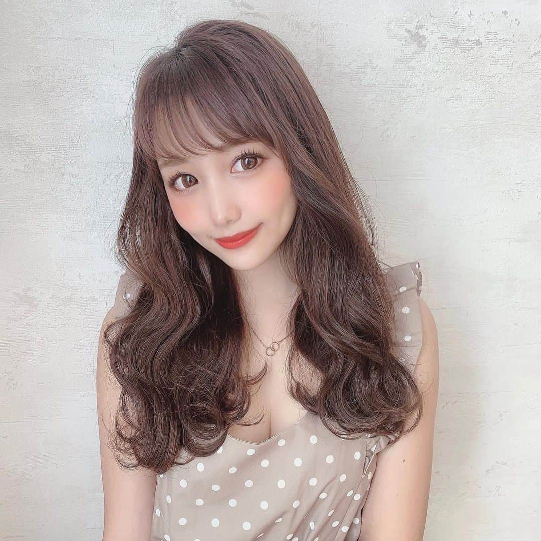 加藤里奈さんのインスタグラム写真 - (加藤里奈Instagram)「⋆ ロングにもしたいしショートにもしたい笑  @bicuol_aya さんにいつもコルギ施術をしていただいてます❥  撮影などの大事な日の前にいつも駆け込むんだけど 本当に輪郭がかわるし、むくみもとれるのでおすすめ𓏧😚  施術後の自分の顔を見て、 あ、こんなにむくんでたんだ、、っていつも気付かされる（笑）  #ootd #fashion #instafood #instagram  #hairstyle #outfit #code #instafashion  #ファッション #撮影 #ヘアスタイル #ヘア  #コーディネート #コーデ #今日の服」9月6日 20時10分 - katoco0326