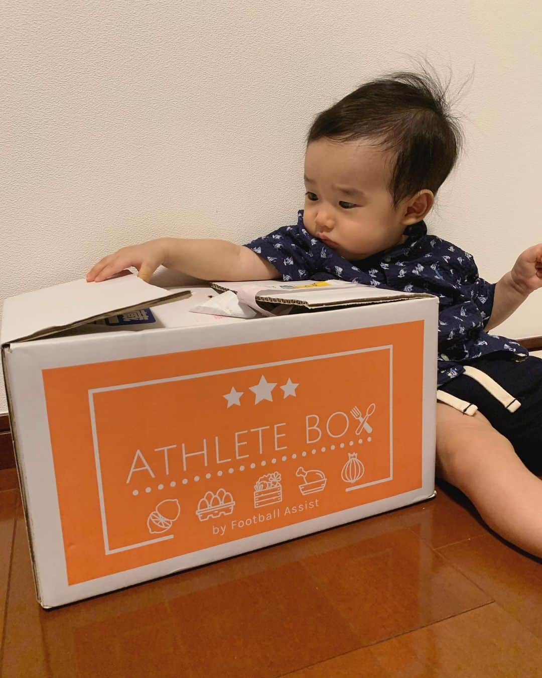 大津祐樹さんのインスタグラム写真 - (大津祐樹Instagram)「・ 🥦🍅ATHLETEBOX🌽🥬  野菜の定期便‼︎  坊の離乳食も大津家の日々の健康管理もこのボックス🎁  毎回箱を開ける楽しみとどんな料理になるんだろうとワクワクが止まりません🤦  #ATHLETEBOX #アスリートボックス #野菜の定期便 #SEVEFARMERS #農家を助けよう @hisatomishokudo」9月6日 20時08分 - o2yuki