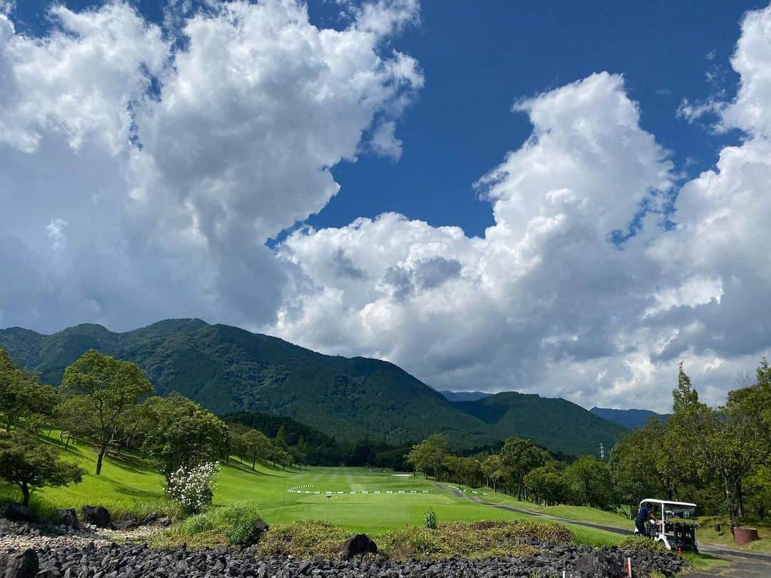 高柳愛実さんのインスタグラム写真 - (高柳愛実Instagram)「. ゴルフ5レディスプロゴルフトーナメント⛳️ スタート前やラウンド後に快くインタビューを受けてくださった選手の皆さま、そしてLIVE配信を楽しみにしてくださっていた皆さま、３日間ありがとうございました！ ティゴラゴルフのウェアもたくさん着用したのでまた載せていきます☺️」9月6日 20時22分 - takayanagi_manami