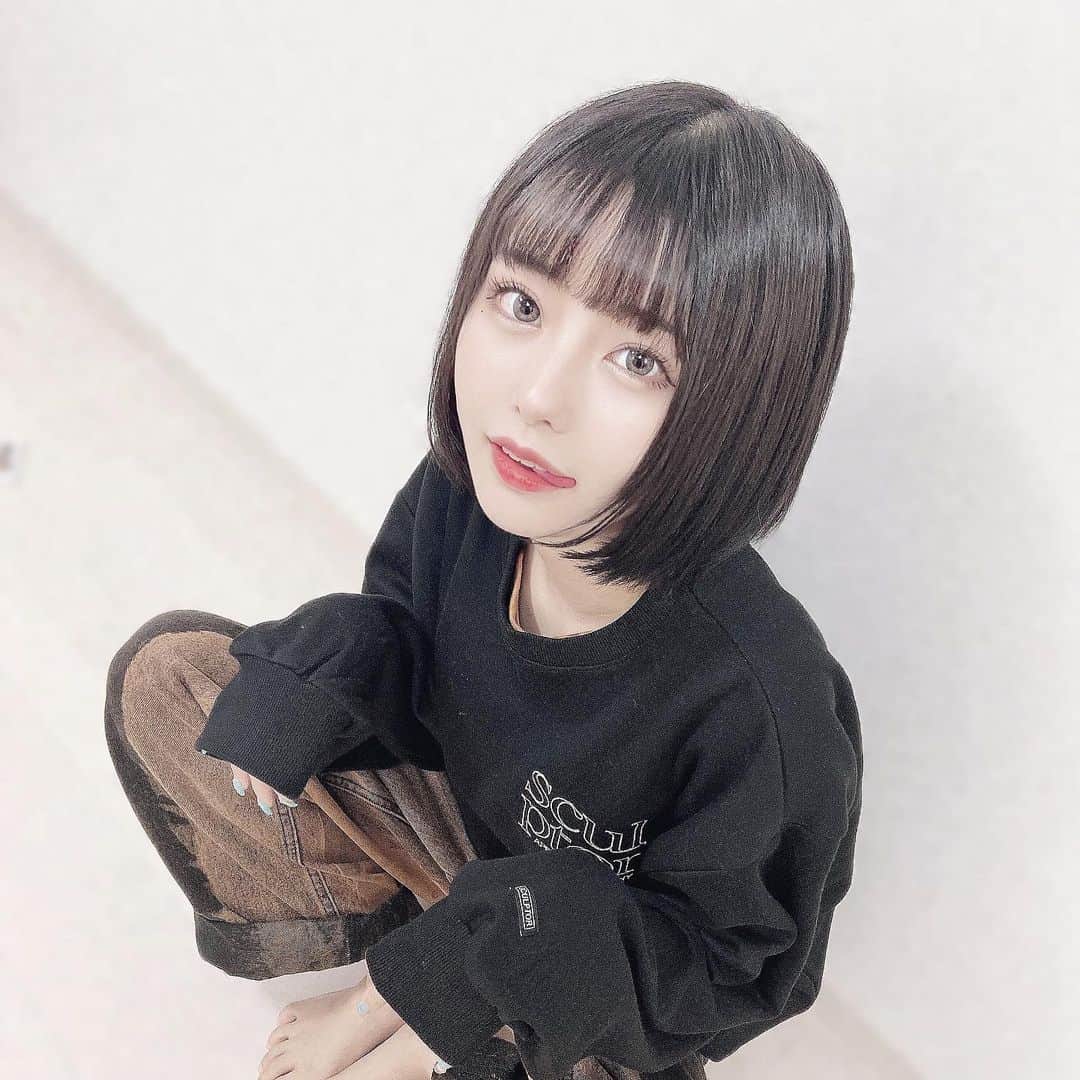 sarimaru(国木田さりまる)のインスタグラム：「いつもライブ来てくれる方ありがとうございます💭  3rdワンマンライブ決定致しました🌿  会場　【duo MUSIC EXCHANGE】 時間⌛︎ OPEN 17:00 / START 17:30 チケット𓌉◯𓇋 2021.10.02 10時〜 一般発売です  ストーリーにてまた告知するので是非チェックしてみてください♡ˎˊ˗」