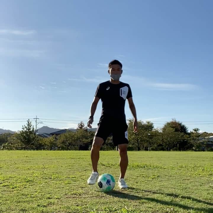 望月嶺臣のインスタグラム：「-  LUA soccerschoolでは自粛期間中に 1人で出来る練習やリフティングの動画を送っています⚽️  その一部を少し紹介します！  @luasoccerschool  @luafootballclub   #parksscjpn  #リフティング」