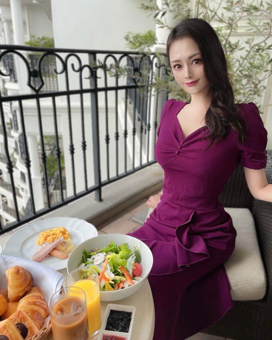 のインスタグラム：「・ 🥐☕️💕✨  @hotellasuitekobe   #dress @stella_tokyo.jp   #breakfast#trip#kobe#lasuitekobe#ootd#神戸#ラスイート神戸#ハーバーランド#兵庫#ことたび#ことこーで#朝ごはん#ホテルごはん#ブランチ#ルームサービス」