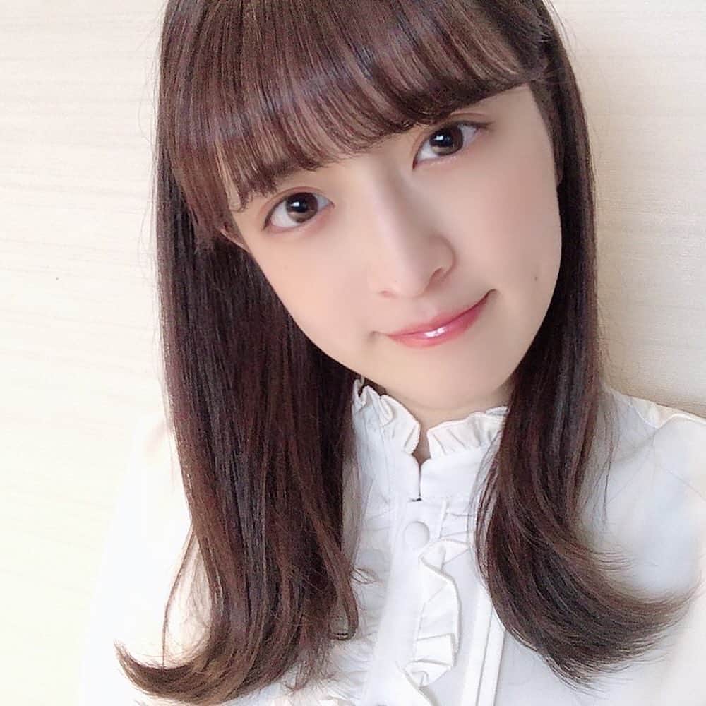 吉田綾乃クリスティーのインスタグラム：「はじめまして！ 気付いたら26歳になっていました。 乃木坂46の吉田綾乃クリスティーです。わーい  本日からInstagramを始動させていただきますよろしくお願いします🐈‍⬛  まだまだ不慣れなもので何がなんやらの状態ですが写真や動画をちょこちょこと出していけたらと思います！」