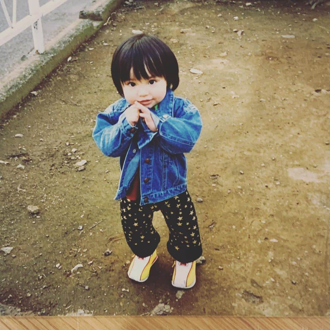 のインスタグラム：「今日は長男の二十歳の誕生日です。早いもので、こんな私が親になって20年経つという事に時の流れを感じます😊自分の夢を見つけて、羽ばたいて欲しいなと思います😊💐  #長男 #二十歳」