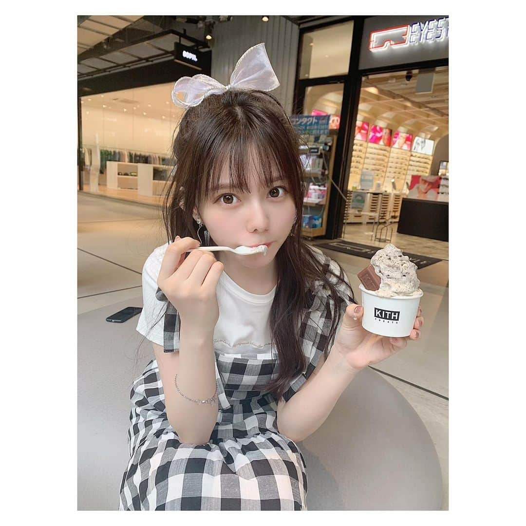 大森莉緒さんのインスタグラム写真 - (大森莉緒Instagram)「・ ・ 自分でカスタマイズ出来るアイス めちゃめっちゃ美味しかった〜🤤🍦  トッピング迷いすぎて全然決められなかったから 1番人気のザ・ファイブスターにしたよ🥰🍫 ・ ・ #大森莉緒  #おーりお  #おりおんず  #おりおの食 #渋谷  #宮下パーク  #ミヤシタパーク  #アイス #ソフトクリーム  #スイーツ #ハーフアップ  #リボン #kith #kithtreatstokyo  #icecream  #instagood #instafood #instapic #good #food #sweets #음스타그램 #맛집 #음식 #푸드 #좋아요 #셀카 #붕어빵」9月6日 21時49分 - rio.ohmori