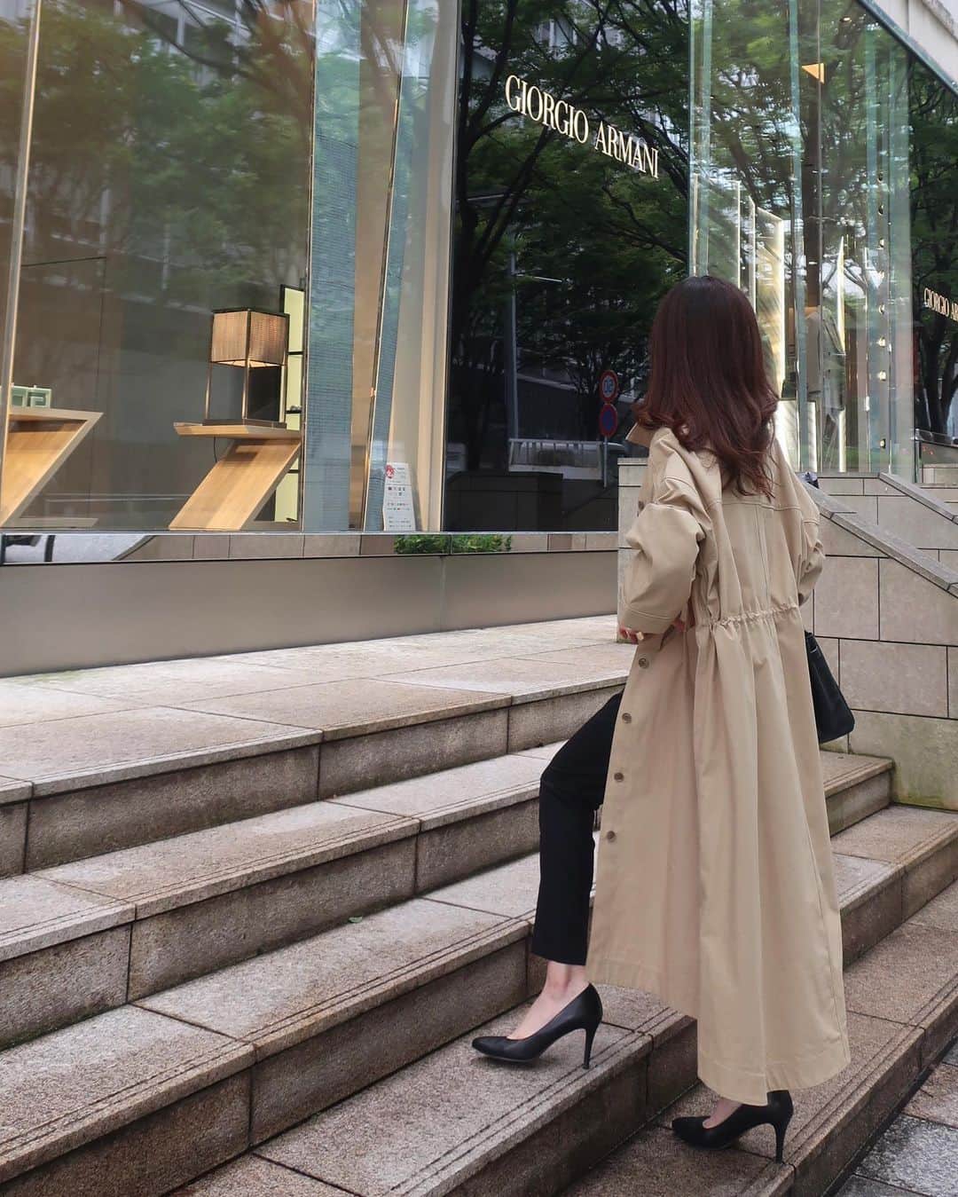 ImotoEtsuyo さんのインスタグラム写真 - (ImotoEtsuyo Instagram)「#おはようございます  ・ ・ 春に #展示会 でオーダーしていた 立体的で美しいシルエットが魅力のコート SETENS/セテンスのステンカラーコートが 届きました。 @setens_official   耐久性に優れた素材の ステンカラーコートで 後ろ身頃の内側にはコードで シルエットを絞れる デザインとなっています🎵 #pic4 をご覧下さい。  こちらのコートは 自宅でお洗濯できる嬉しい ハンドウォッシャブル対応なのです。  #セテンス は、 エシカルなライフスタイルに寄り添う、 女性のためのエッセンシャルなウェアが揃い、 洋服にはオーガニック素材、再生繊維、 リサイクルポリエステル等を取り入れ、 エシカルなものづくりにも 積極的に取り組んでいるブランドです。 ・ ・  @setens_official   #セテンス #setens #coat  #sustainable  #ethicalfashion  #ethical  #organic  #recycle  #fashion  #リサイクルポリエステル  #エシカル  #サスティナブル  #オーガニック  #2021  #2021aw  #秋服コーデ  #秋コーデ  #秋服  #秋ファッション  #キレイめコーデ  #アラフィフコーデ  #アラフィフファッション  #ootd #コーデ  #コート  #fashiondaily」9月7日 7時48分 - bisuhada