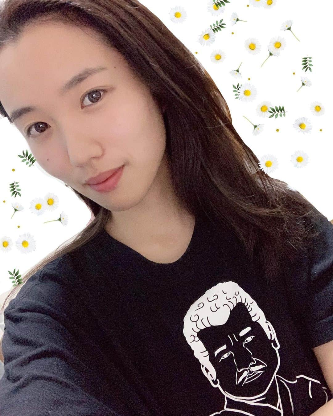 篠原理沙さんのインスタグラム写真 - (篠原理沙Instagram)「Good Morning🌻 髪の毛長い頃の私♥️ Tシャツは#佐藤二朗 さん👨🏻‍🦱 今日もhappyに過ごしましょ✨ #goodmorning #唇に吹出物」9月7日 8時42分 - shinorisachan