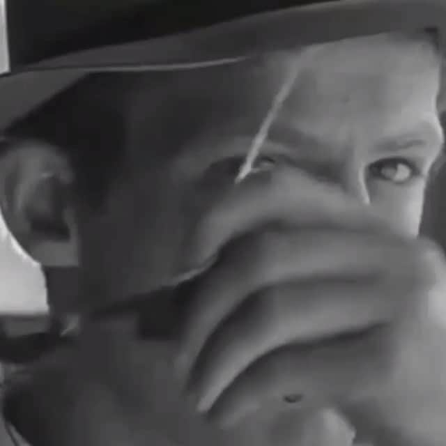 エマニュエル・ベアールのインスタグラム：「🤍」